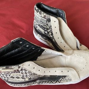 Men’s/Women’s Vans without Shoelaces Size 9